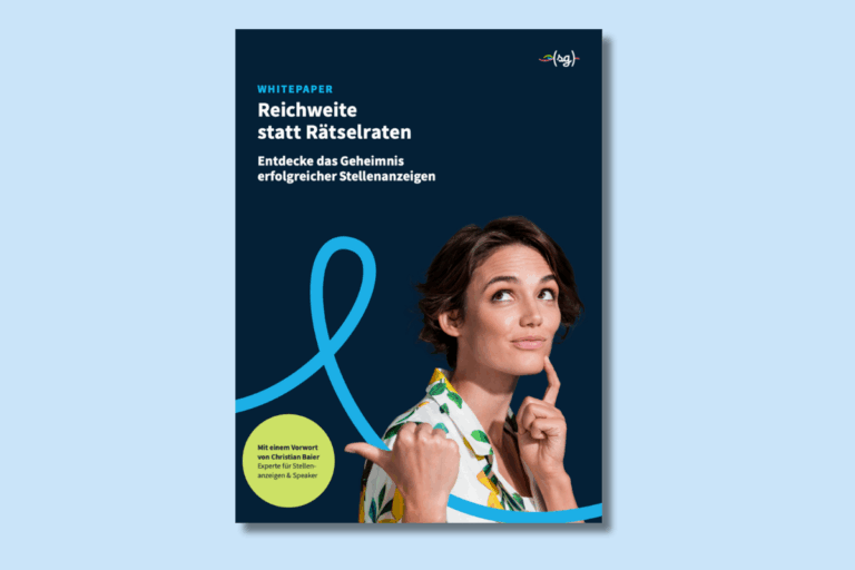 Das Titelbild des Whitepapers zeigt eine Frau mit kurzen Haaren, die fragend ihren Zeigefinger ans Kinn gelegt hat